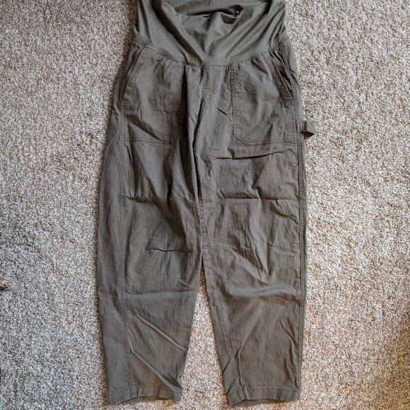 Old Navy maternity pants, cargo style - Picture 1 of 1